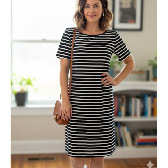 White House Black Market Dresses & Skirts - White House Black Market Size M Dress Striped Shift Stretch Casual Nautical